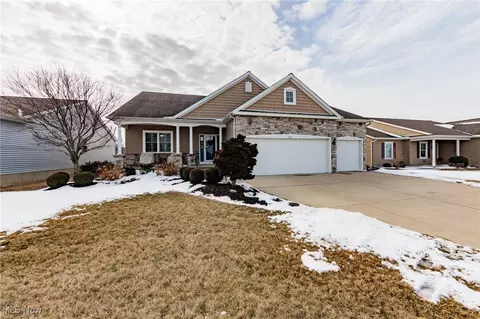 307 Chardonnay Cir, Vermilion, OH 44089