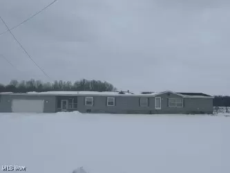 2475 Davis Peck Rd, Cortland, OH 44410
