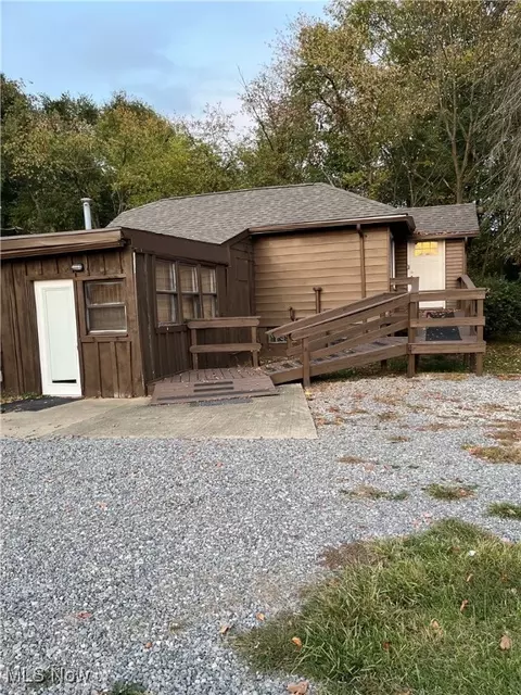 4104 Mccartney Rd, Lowellville, OH 44436