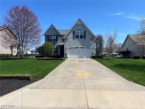10535 Carrousel Woods Dr, New Middletown, OH 44442
