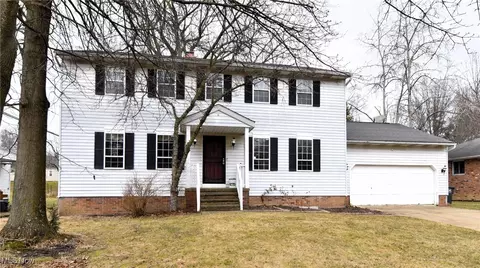 4985 Corliss Rd, Lyndhurst, OH 44124
