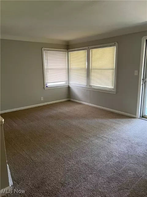5237 Clement Ave, Maple Heights, OH 44137 photo 2