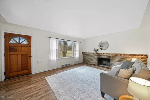 220 Indianola Rd, Youngstown, OH 44512 photo 8