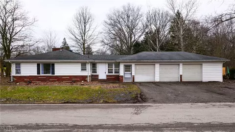 220 Indianola Rd, Youngstown, OH 44512
