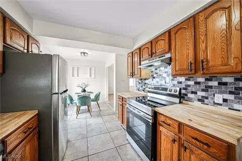 220 Indianola Rd, Youngstown, OH 44512 photo 5