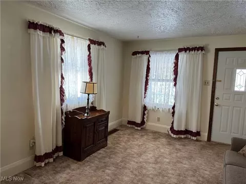 281 Shields Rd, Youngstown, OH 44512 photo 3