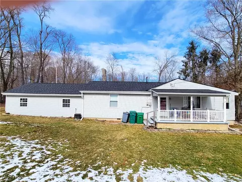 5630 Cypress Dr NE, Thornville, OH 43076