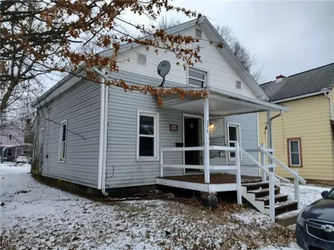 224 6th St NE, New Philadelphia, OH 44663
