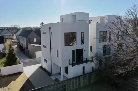 2017 Follett Ct, Cleveland, OH 44113