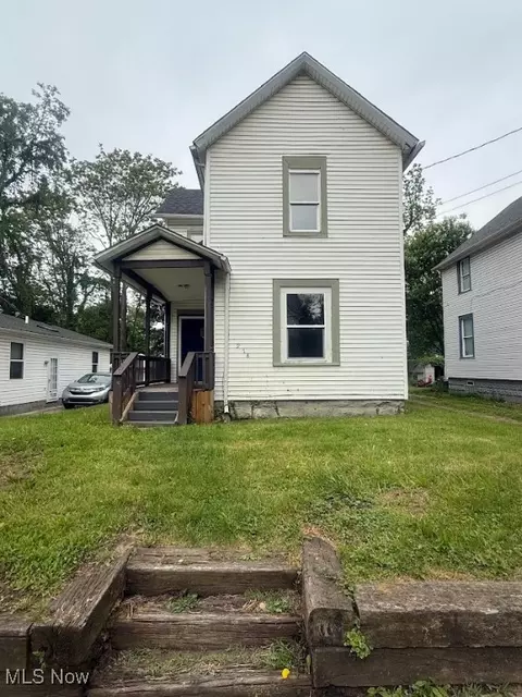 978 Collinwood Ave, Akron, OH 44310