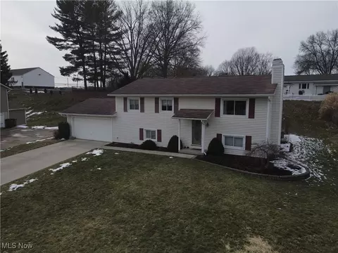 476 Longview Ave, Canal Fulton, OH 44614