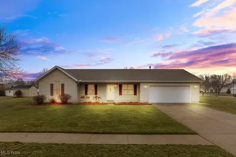 120 Parkside Dr, Creston, OH 44217