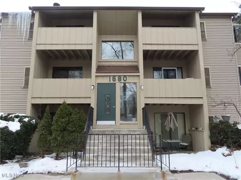 1680 Cedarwood Dr #245, Westlake, OH 44145