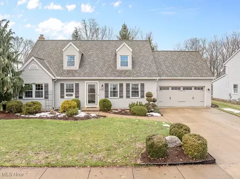 7000 Ravenswood Dr, Parma, OH 44129