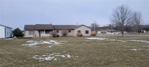 5017 State Route 250 NW, Beach City, OH 44608
