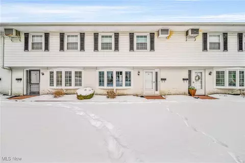 5 Meadowlawn Dr #12, Mentor, OH 44060