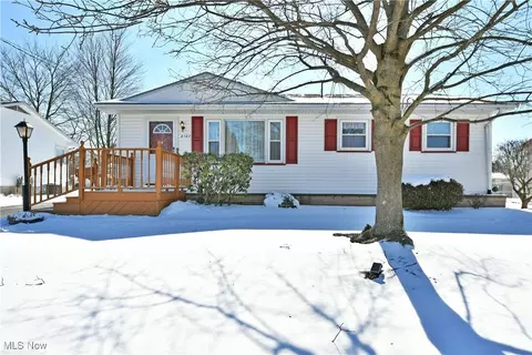 3187 Aris St NW, Warren, OH 44485