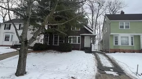 3844 Woodridge Rd, Cleveland Heights, OH 44121