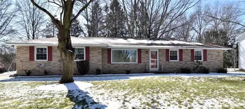 160 Beacon Hill Blvd, Northfield, OH 44067