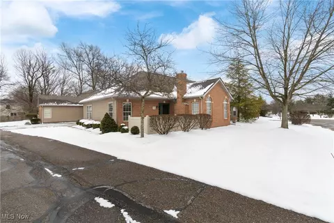 7746 Brittanny Dr NE, North Canton, OH 44720