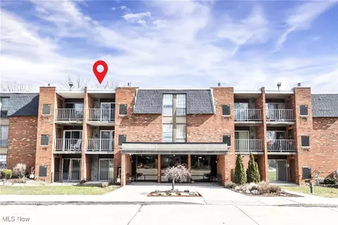 4183 Columbia Rd #300, North Olmsted, OH 44070