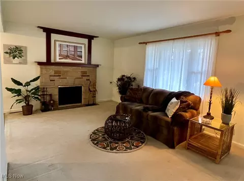 Living - 733 Berkeley St, Kent, OH 44240 photo 2 of 4