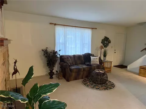 Living - 733 Berkeley St, Kent, OH 44240 photo 4 of 4