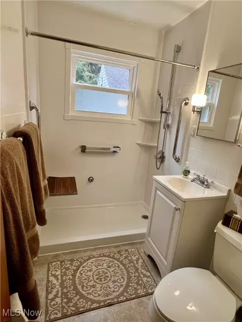 Bath - 733 Berkeley St, Kent, OH 44240 photo 1 of 2