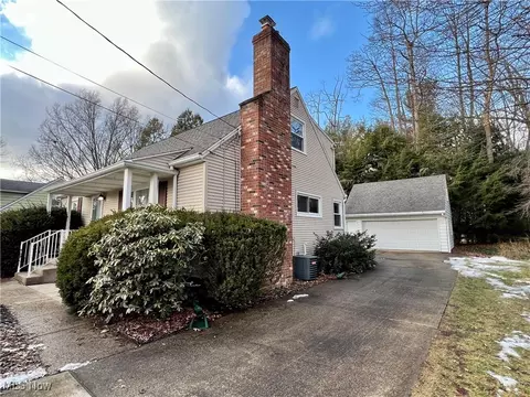 Exterior - 733 Berkeley St, Kent, OH 44240 photo 5 of 8
