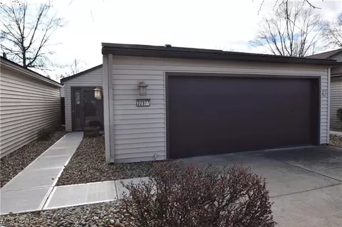 32977 Mills Rd, North Ridgeville, OH 44039