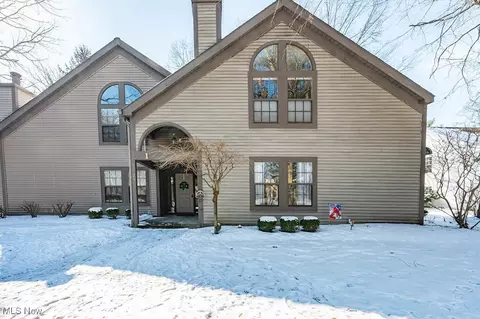 1323 Red Tail Hawk Ct #1, Youngstown, OH 44512