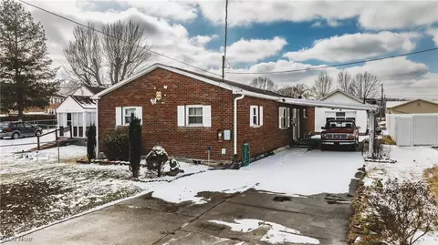 2412 Pennsylvania Ave, Parkersburg, WV 26101