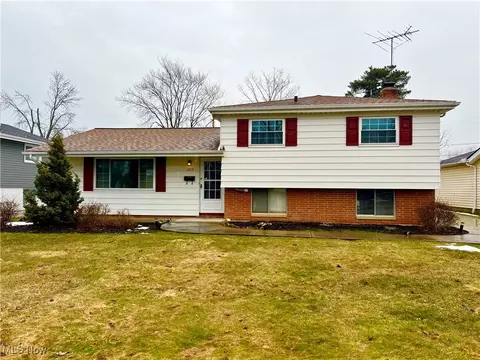 1325 Golden Gate Blvd, Mayfield Heights, OH 44124