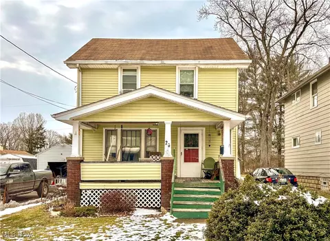 26 S Carnegie Ave, Niles, OH 44446