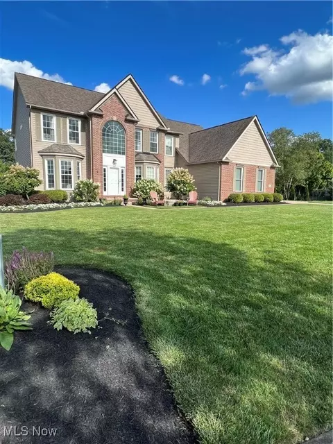 645 Bridgeside Dr, Avon Lake, OH 44012