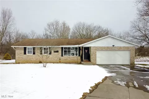 13010 Jamestown Ave NW, Uniontown, OH 44685