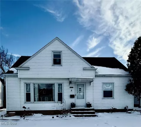 30340 Harrison St, Willowick, OH 44095