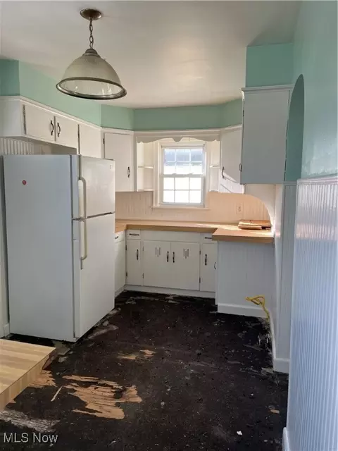 Kitchen - 1706 W 9th St, Ashtabula, OH 44004 photo 1 of 2