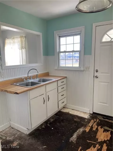 Kitchen - 1706 W 9th St, Ashtabula, OH 44004 photo 2 of 2