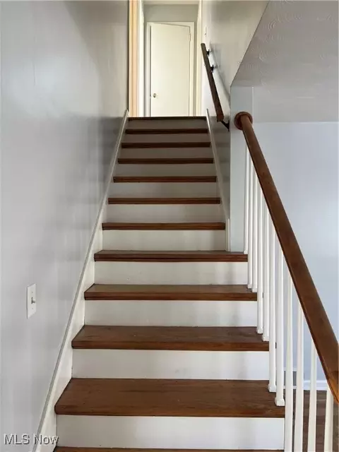 Entry Way - 1706 W 9th St, Ashtabula, OH 44004 photo 1 of 1