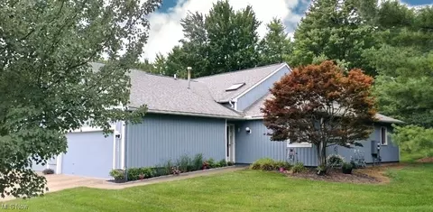 1558 Iris Glen Dr, Twinsburg, OH 44087