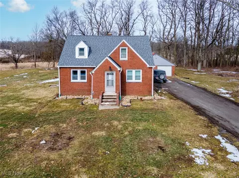 6854 E Calla Rd, New Middletown, OH 44442