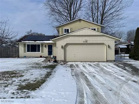 750 Robinwood Ave, Sheffield Lake, OH 44054