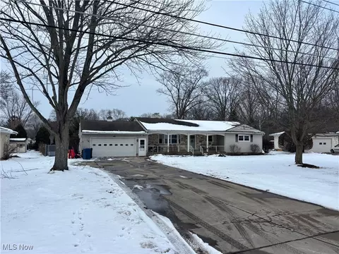 175 Edgewood Dr, Amherst, OH 44001