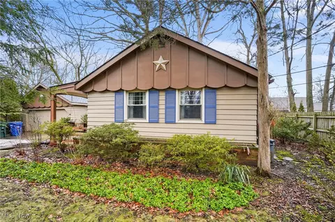 10189 Colfax Dr, Columbia Station, OH 44028