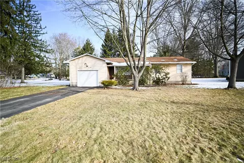 1768 Penny Ln, Youngstown, OH 44515