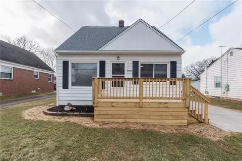 2370 10th St, Cuyahoga Falls, OH 44221