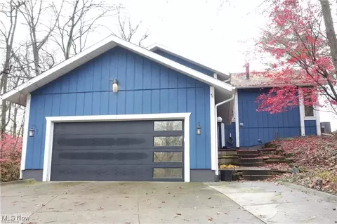 216 Lake Front Dr, Akron, OH 44319