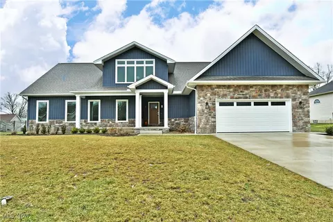 237 Country Club Dr SE, Warren, OH 44484