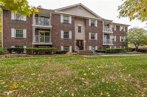 10760 Ravenna Rd #202, Twinsburg, OH 44087
